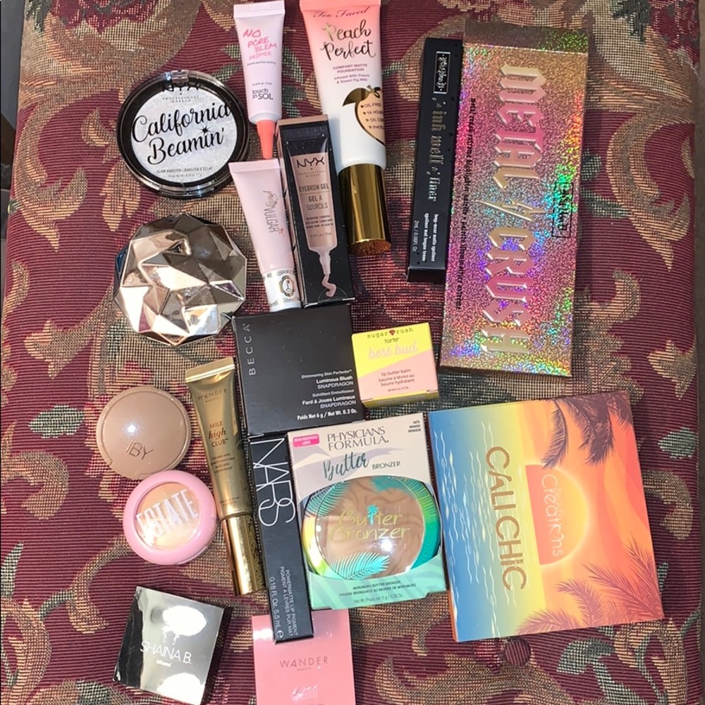 Huge makeup lot-too faced, tarte, Becca, kvd